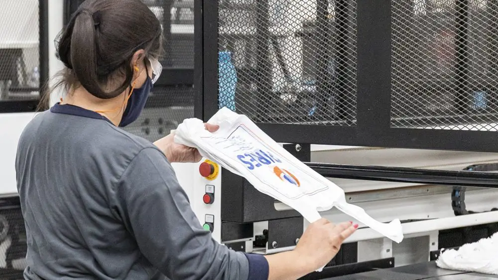 Poly mailer quality control inspection